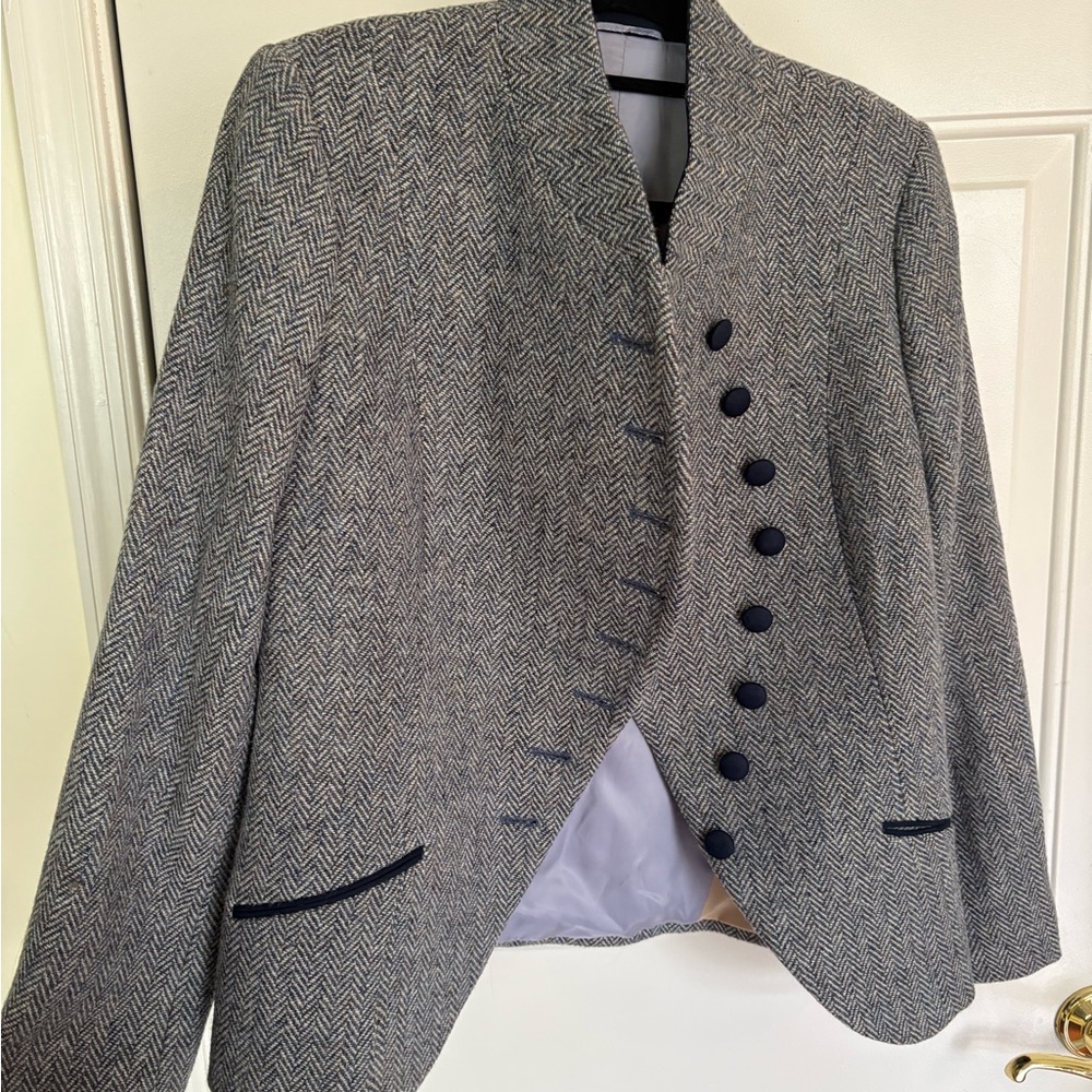 Chic Gray 100% Pure New Wool Herringbone Blazer with Navy Buttons